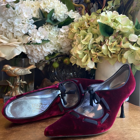 RARE! Salvatore Ferragamo Lace-Up Crushed Velvet Pumps - Picture 8 of 16